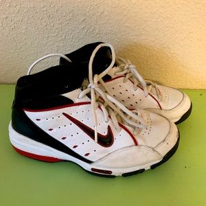 5y Nike basketball shoes